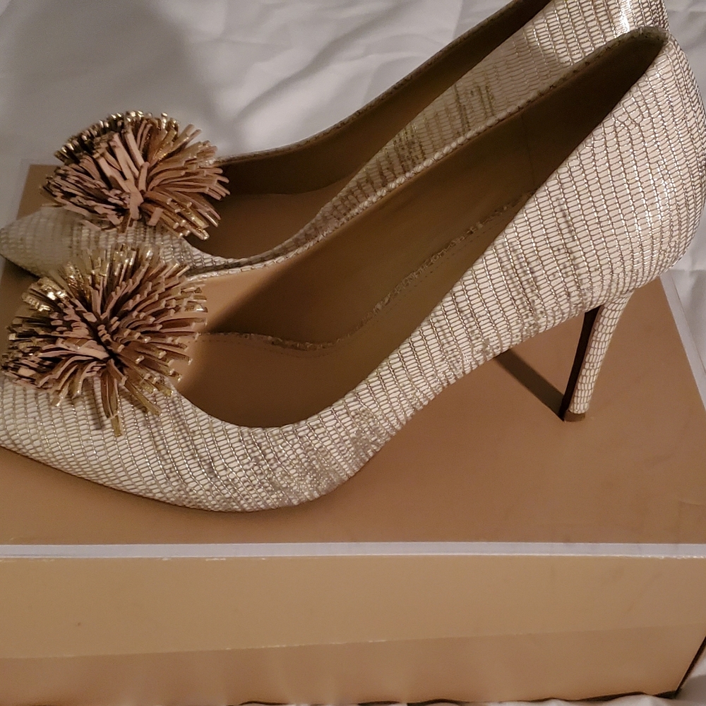 MICHAEL Michael Kors White and Gold Heels with Textured Elegance